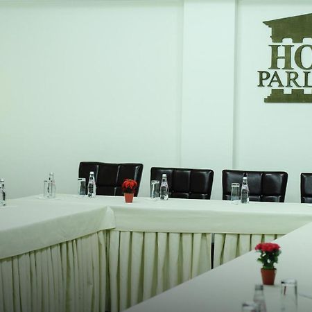 Hotel Parlament พริสตีนา ภายนอก รูปภาพ