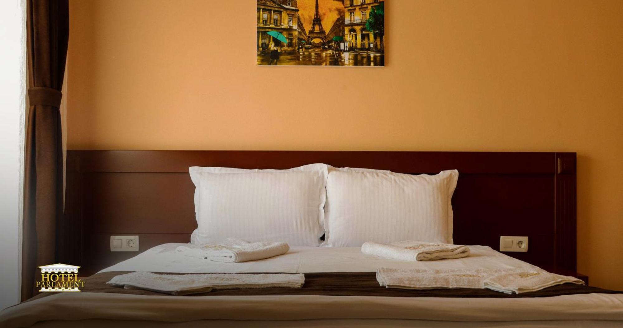 Hotel Parlament พริสตีนา ภายนอก รูปภาพ