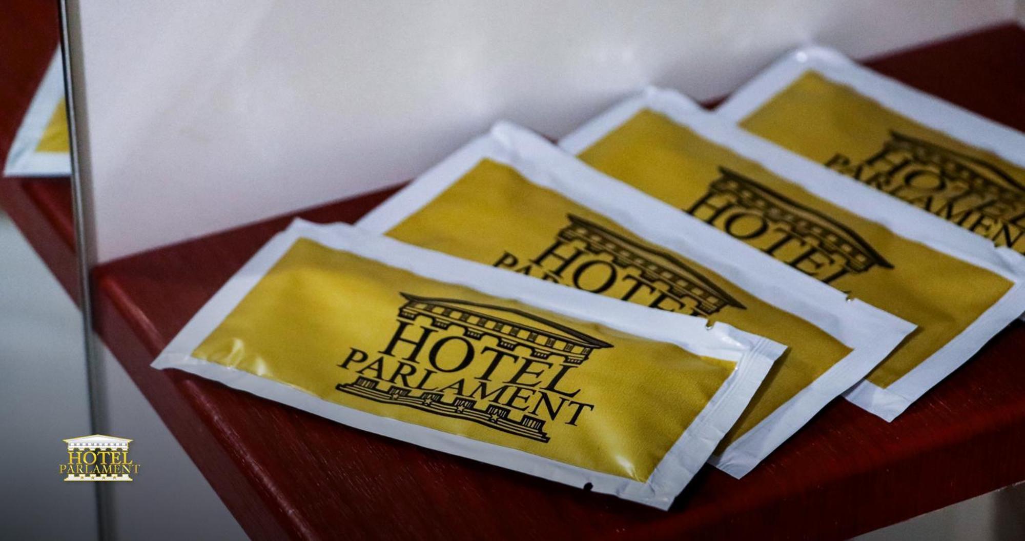 Hotel Parlament พริสตีนา ภายนอก รูปภาพ